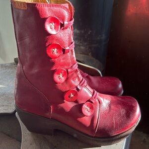 Vibrant Jafa Red Leather Lace-Up Button wedge heel Boots 38 8